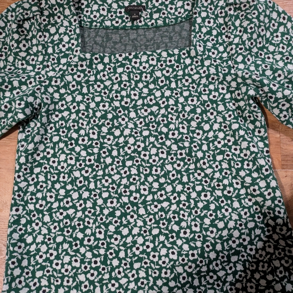 Ann Taylor Green Floral Patterned Top